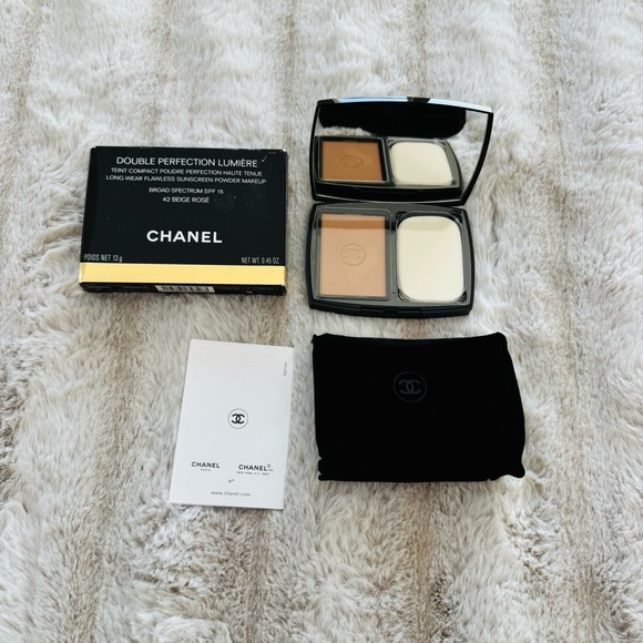 Chanel Double Perfection Lumiere pressed powder 42 Beige Rose - Picture 1 of 11
